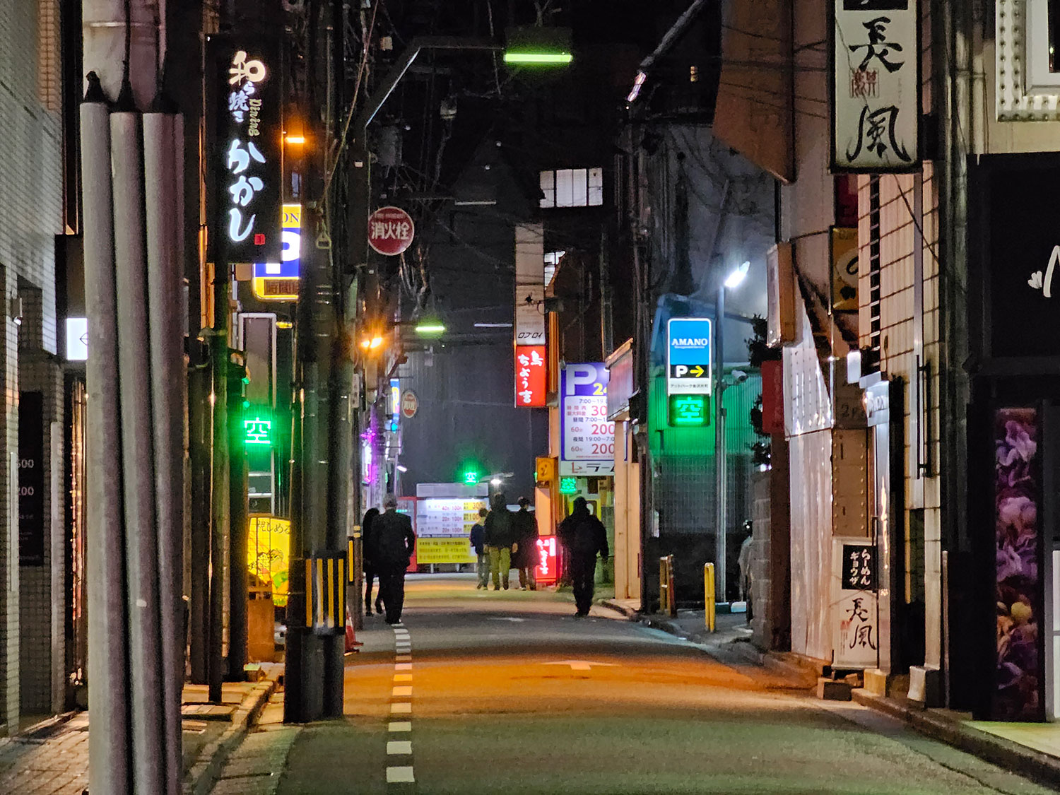 Galaxy S23 Ultra 望遠10倍 夜の裏通を撮影