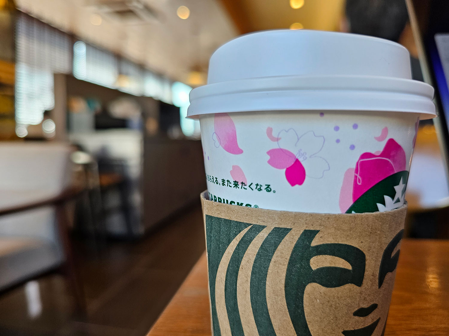 Galaxy S23 Ultra 広角カメラでスタバコーヒーを撮影
