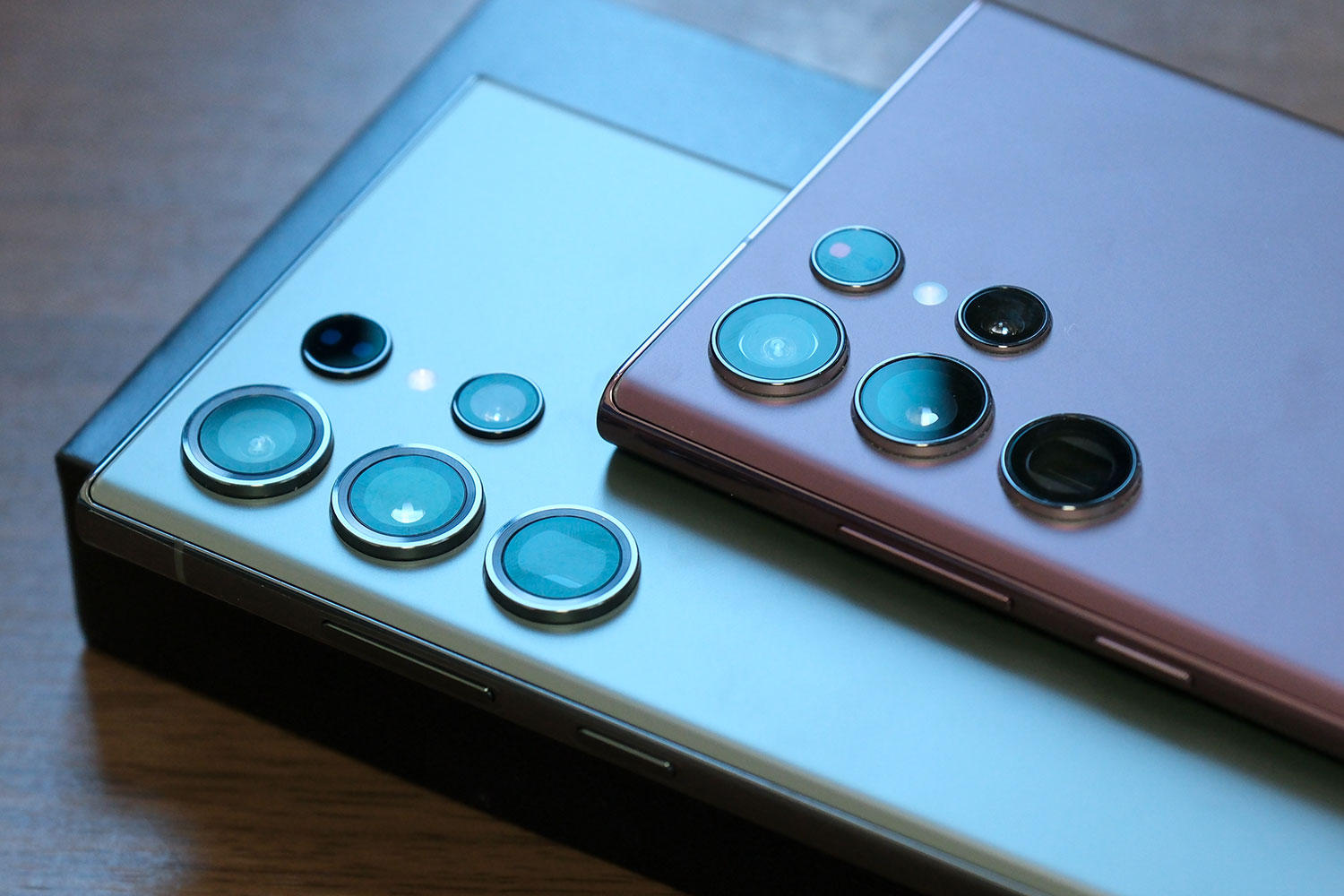 Galaxy S23 Ultra・S22 Ultra リアカメラのデザイン比較