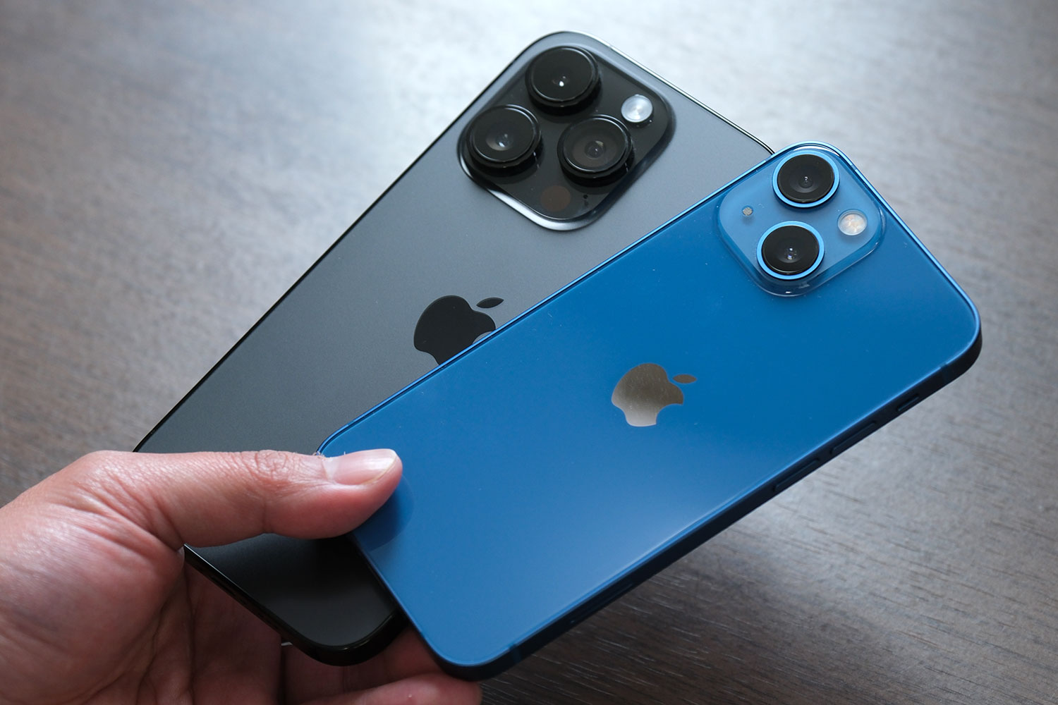 iPhone 14 ProとiPhone 13 mini リアカメラ