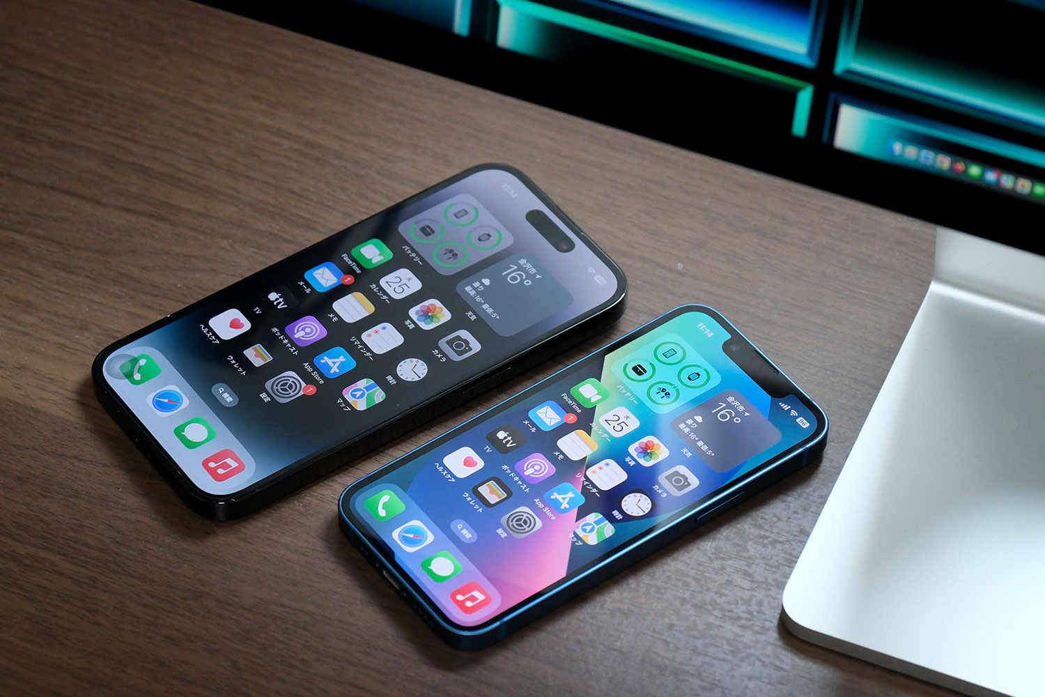 iPhone 14 ProとiPhone 13 mini