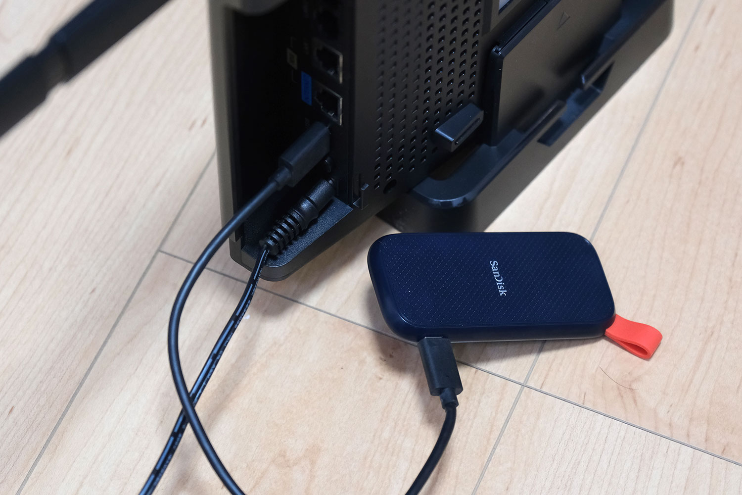 WXR-11000XE12 外付けSSDを接続する