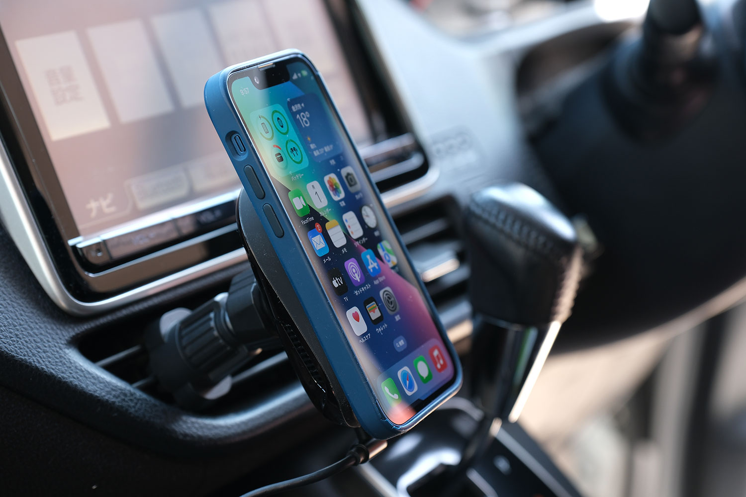 MagEZ Car Mount Pro + iPhone 13 mini