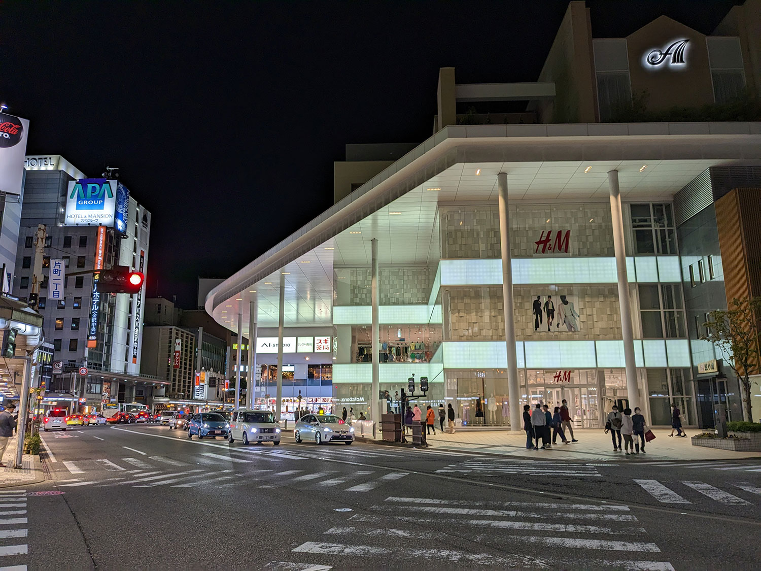 Pixel 6a 広角カメラで夜の街を撮影