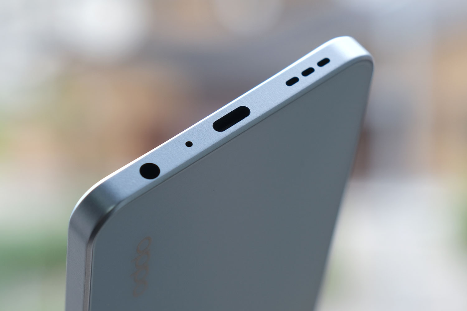 OPPO Reno7 A オーディオジャックとUSB-Cポート