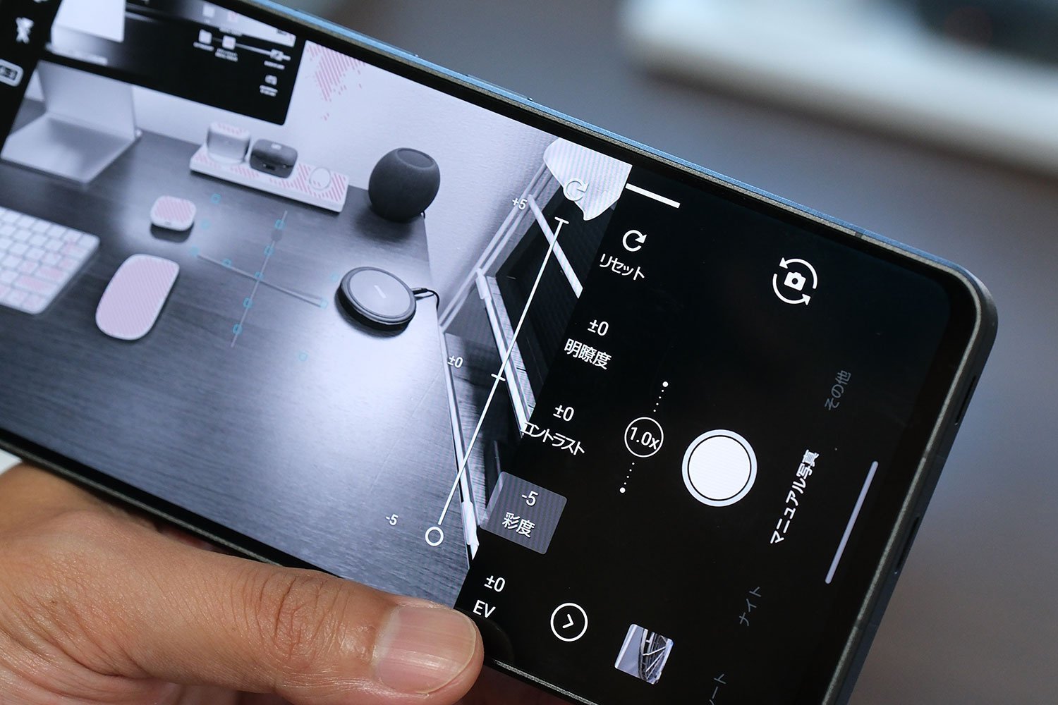 AQUOS R8 pro 白黒設定で撮影