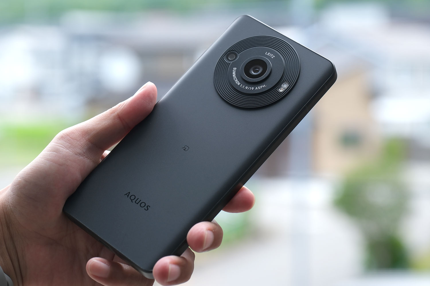 AQUOS R8 pro 背面パネル