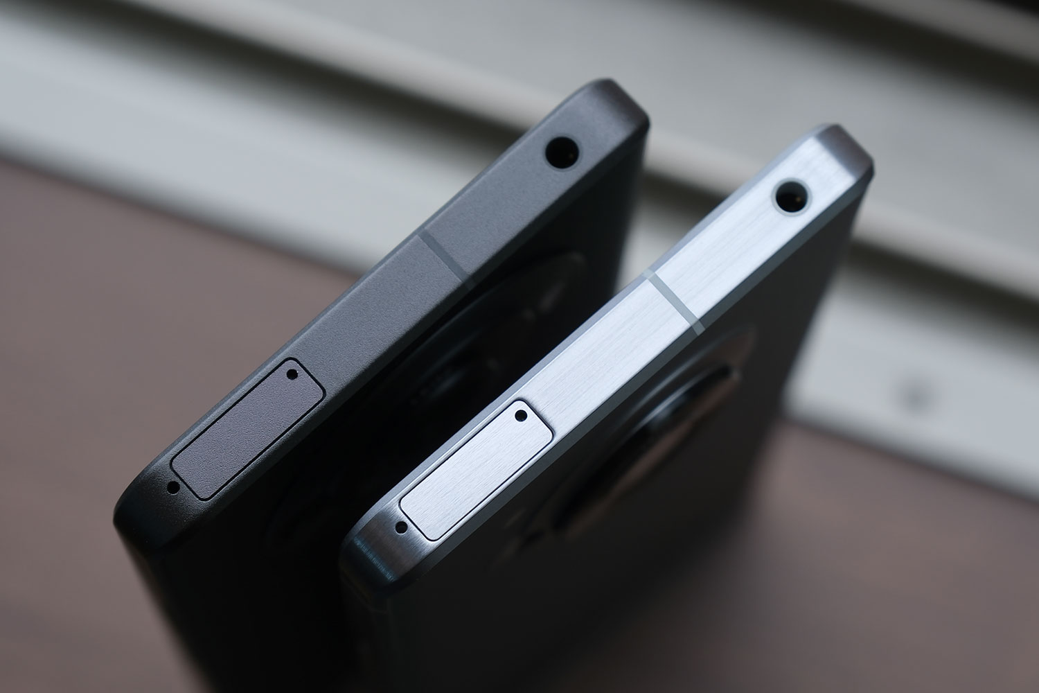 AQUOS R8 proとAQUOS R7 サイドフレームの質感の違い