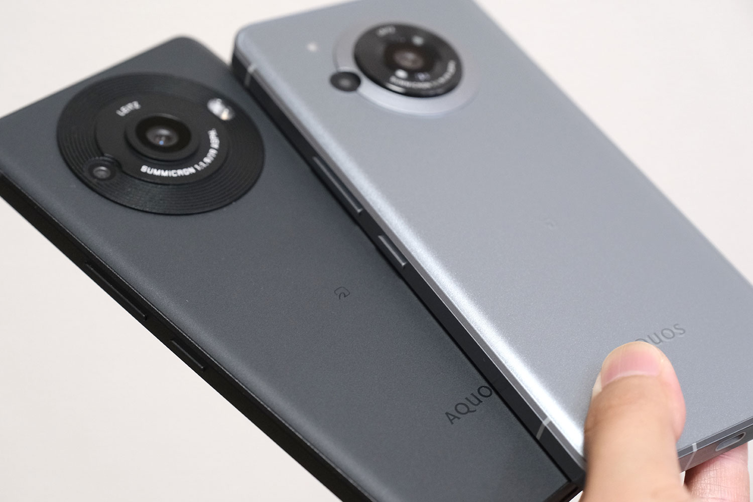 AQUOS R8 pro vs AQUOS R7