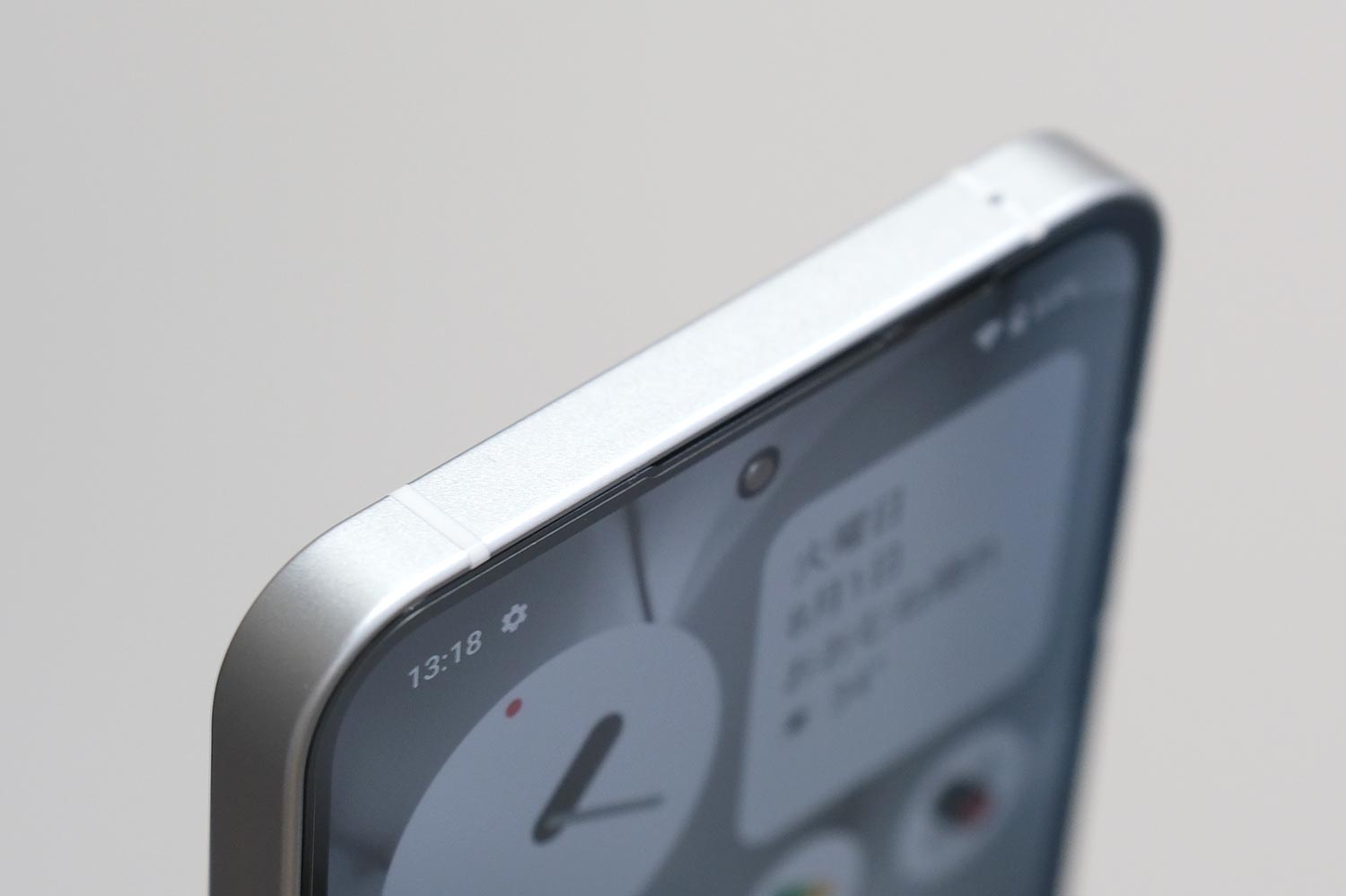 Nothing Phone(2) 本体上部