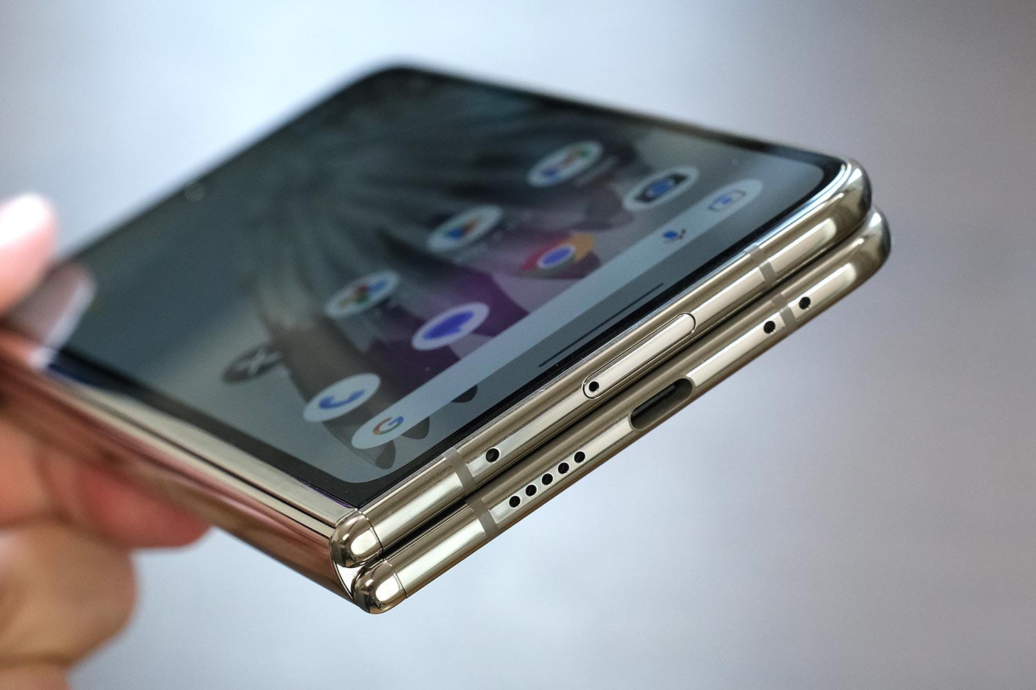 Pixel Fold 充電ポート