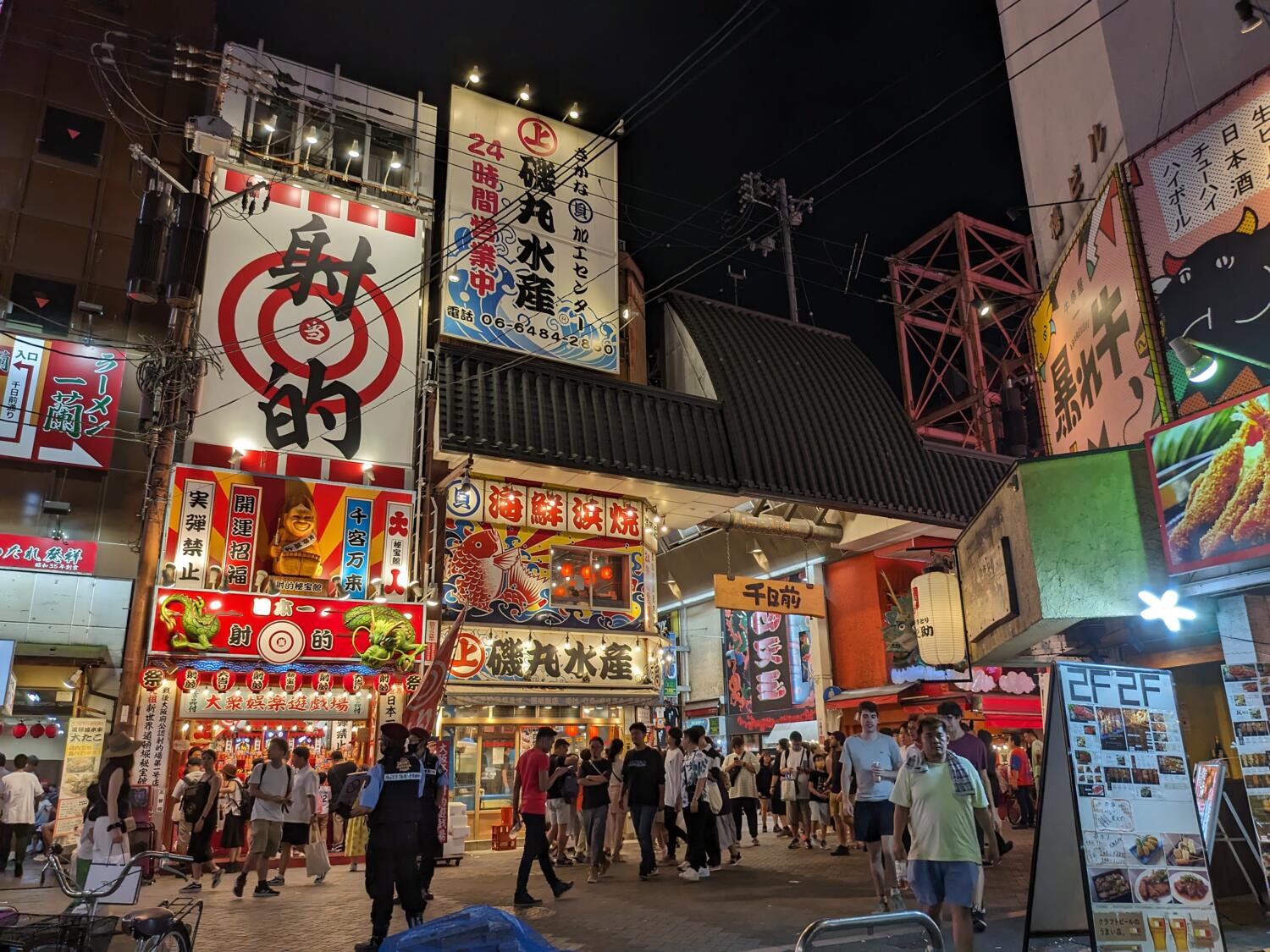 Pixel Fold 広角カメラで夜の大阪を撮影
