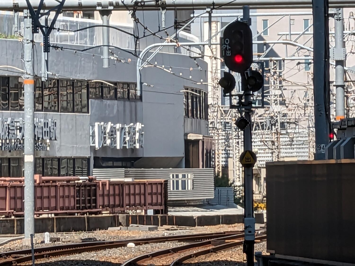 Pixel Fold 望遠カメラ(×20)で大阪駅のホームを撮影