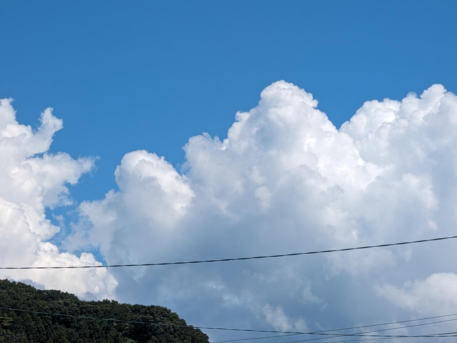 Pixel Fold 望遠カメラ(×5)で雲を撮影