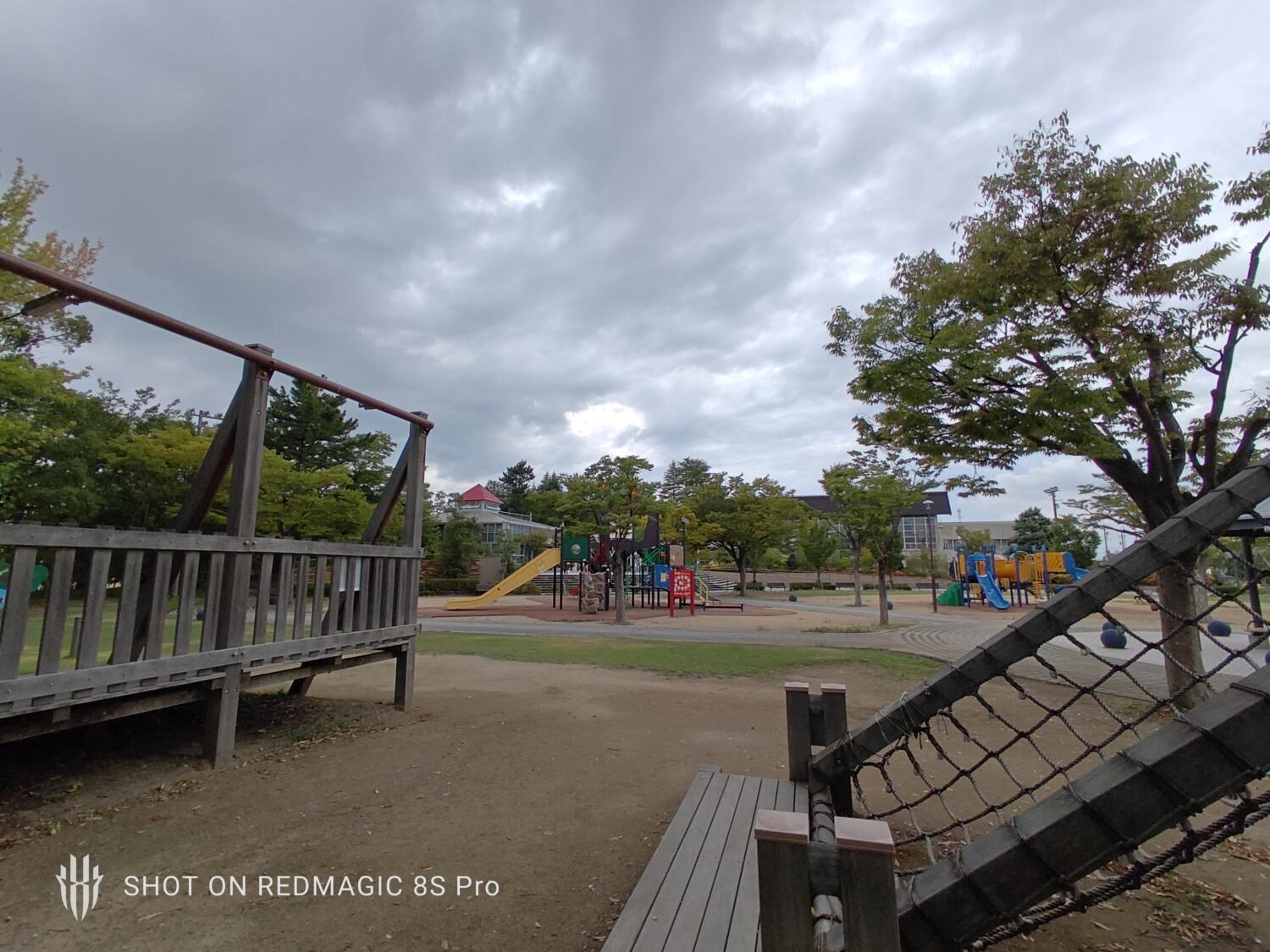 REDMAGIC 8S Pro 超広角カメラで公園を撮影