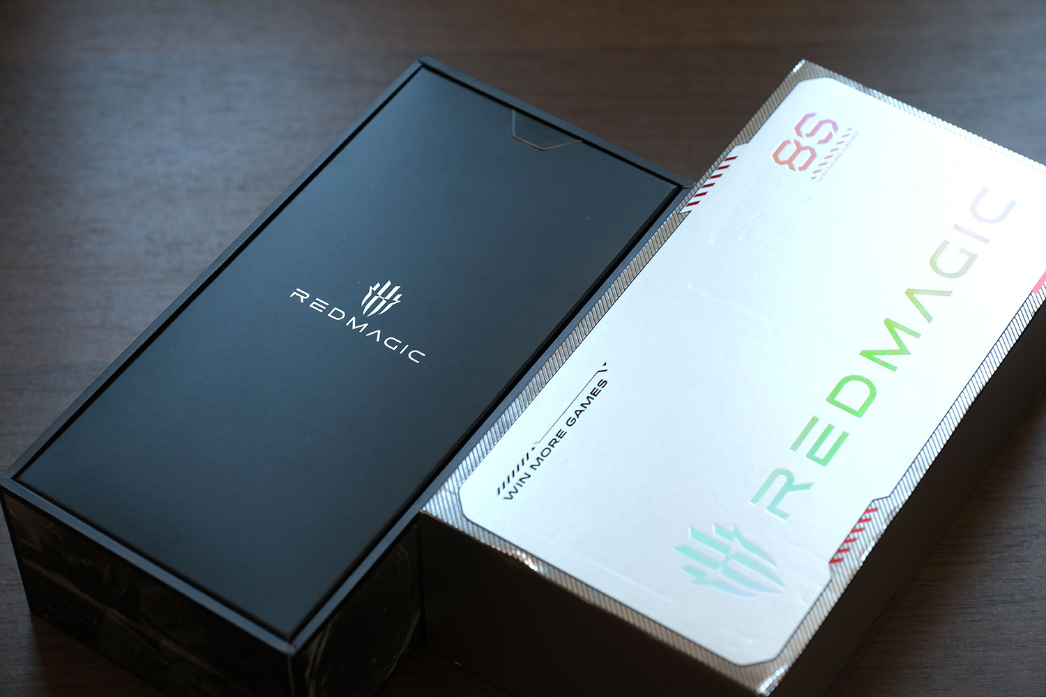 REDMAGIC 8S Pro パッケージデザイン