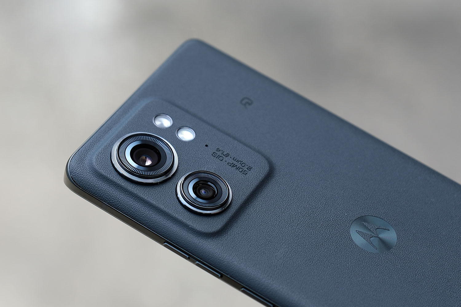 motorola edge 40 リアカメラ