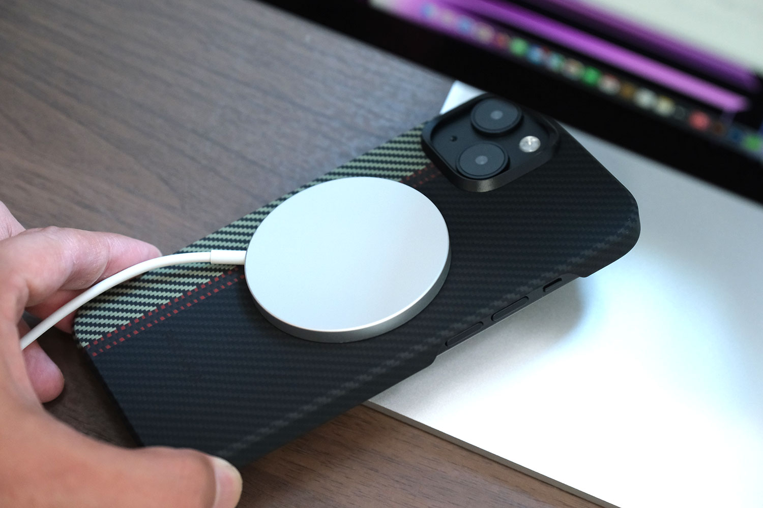 MagEZ Case 4 MgSafeで充電可能