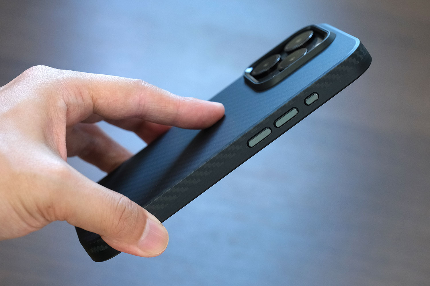 MagEZ Case Pro 4 for iPhone 15 Pro 音量ボタン部分