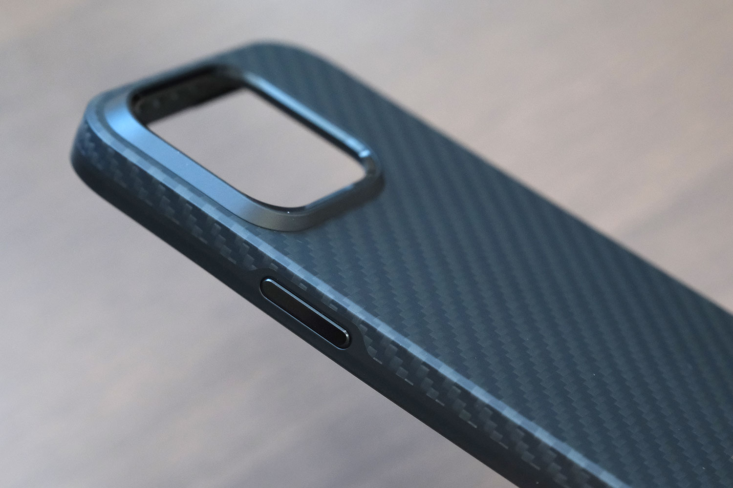 MagEZ Case Pro 4 カメラとボタン部分