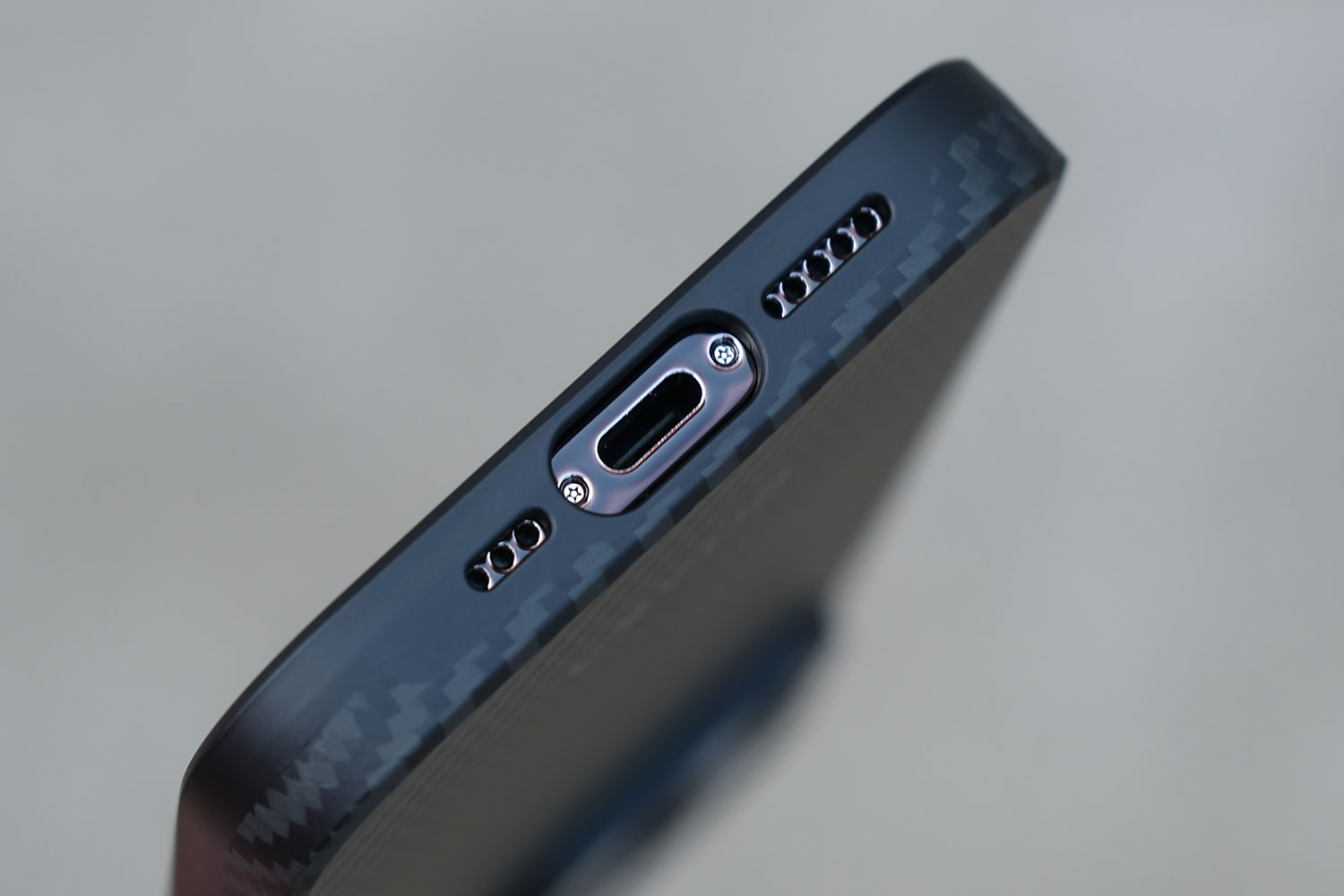 MagEZ Case Pro 4 for iPhone 15 Pro 端末下