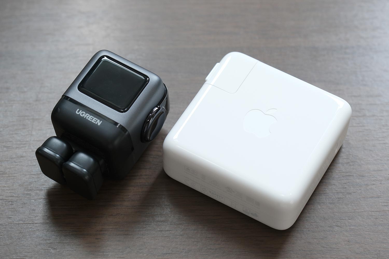UGREEN Nexode RG 65W vs Apple 67W電源アダプタ