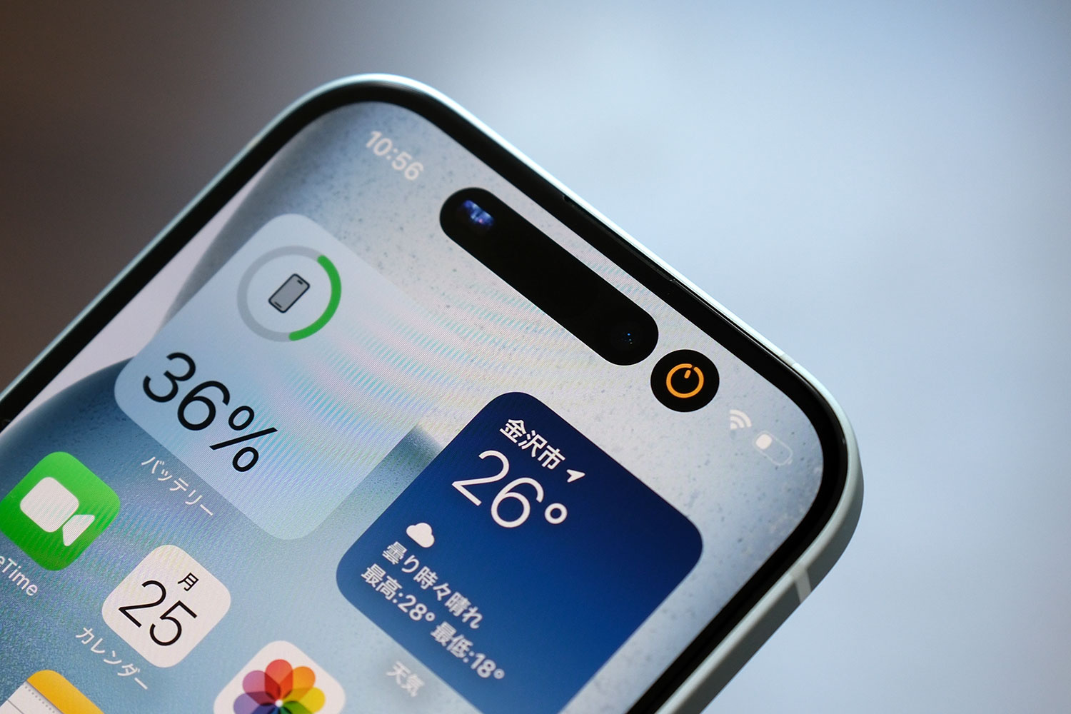 iPhone 15 Dynamic Island ミュージックアプリと時計アプリ