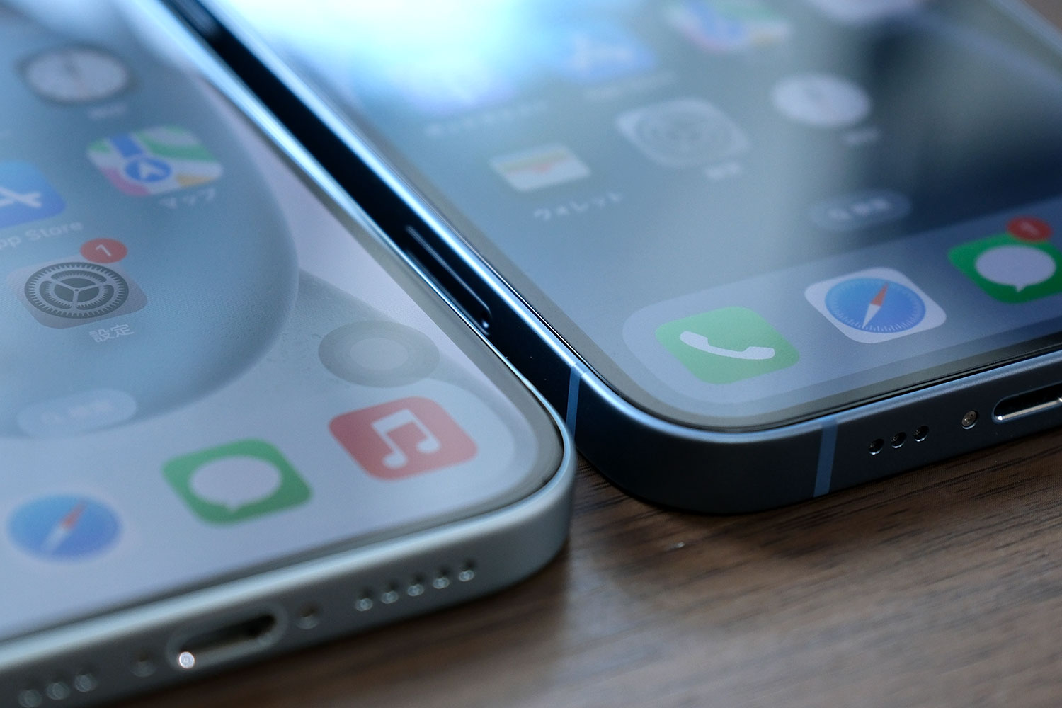 iPhone 15 vs iPhone 14 ディスプレイのパネル