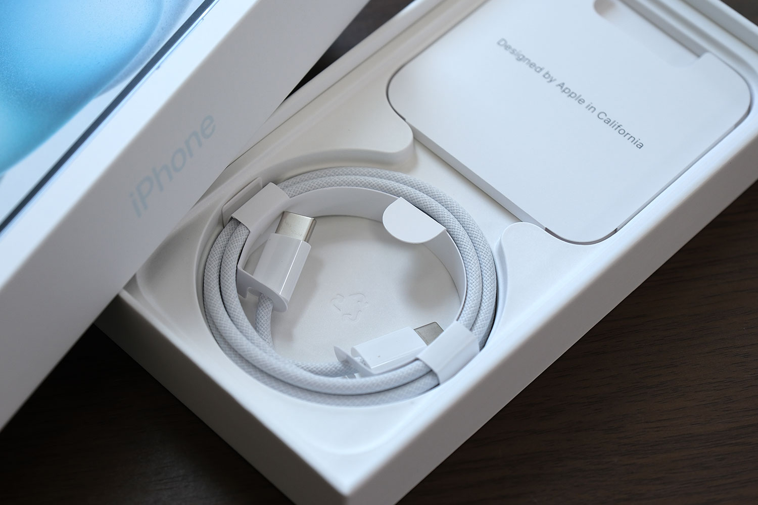 iPhone 15 充電ケーブル