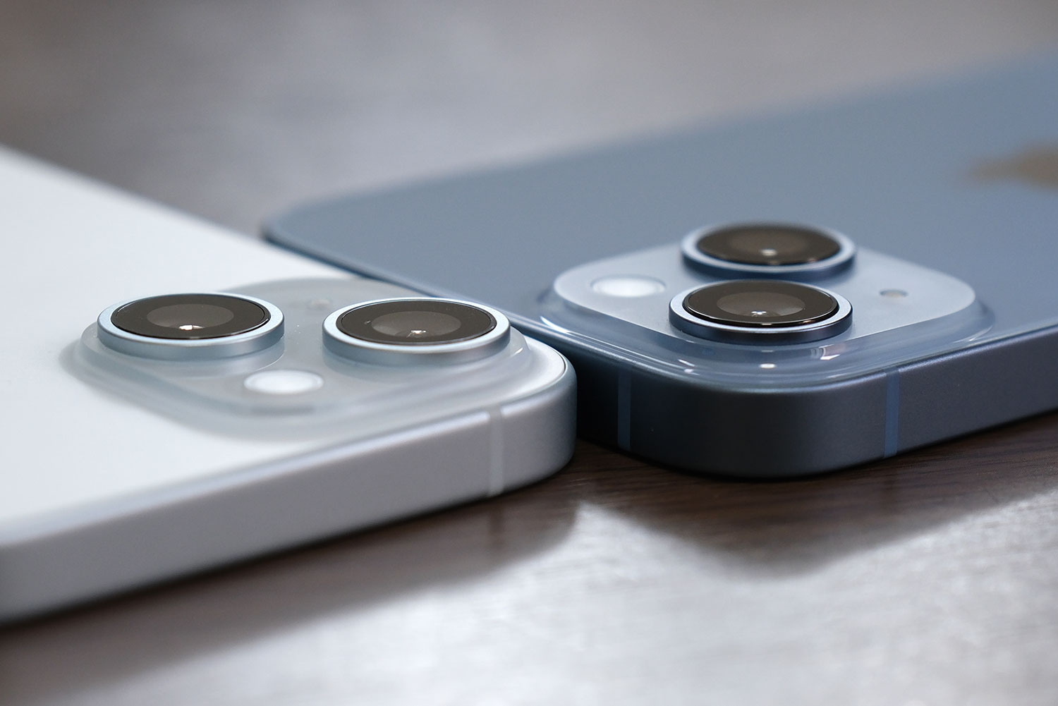 iPhone 15 vs 14 リアカメラデザイン