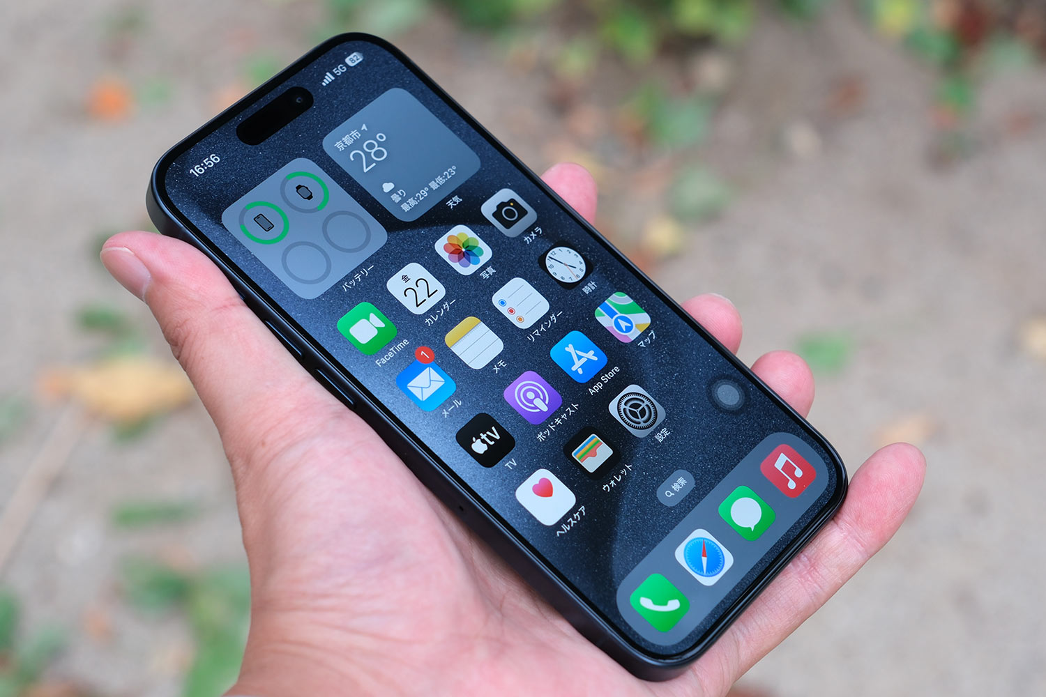 iPhone 15 Pro 正面デザイン