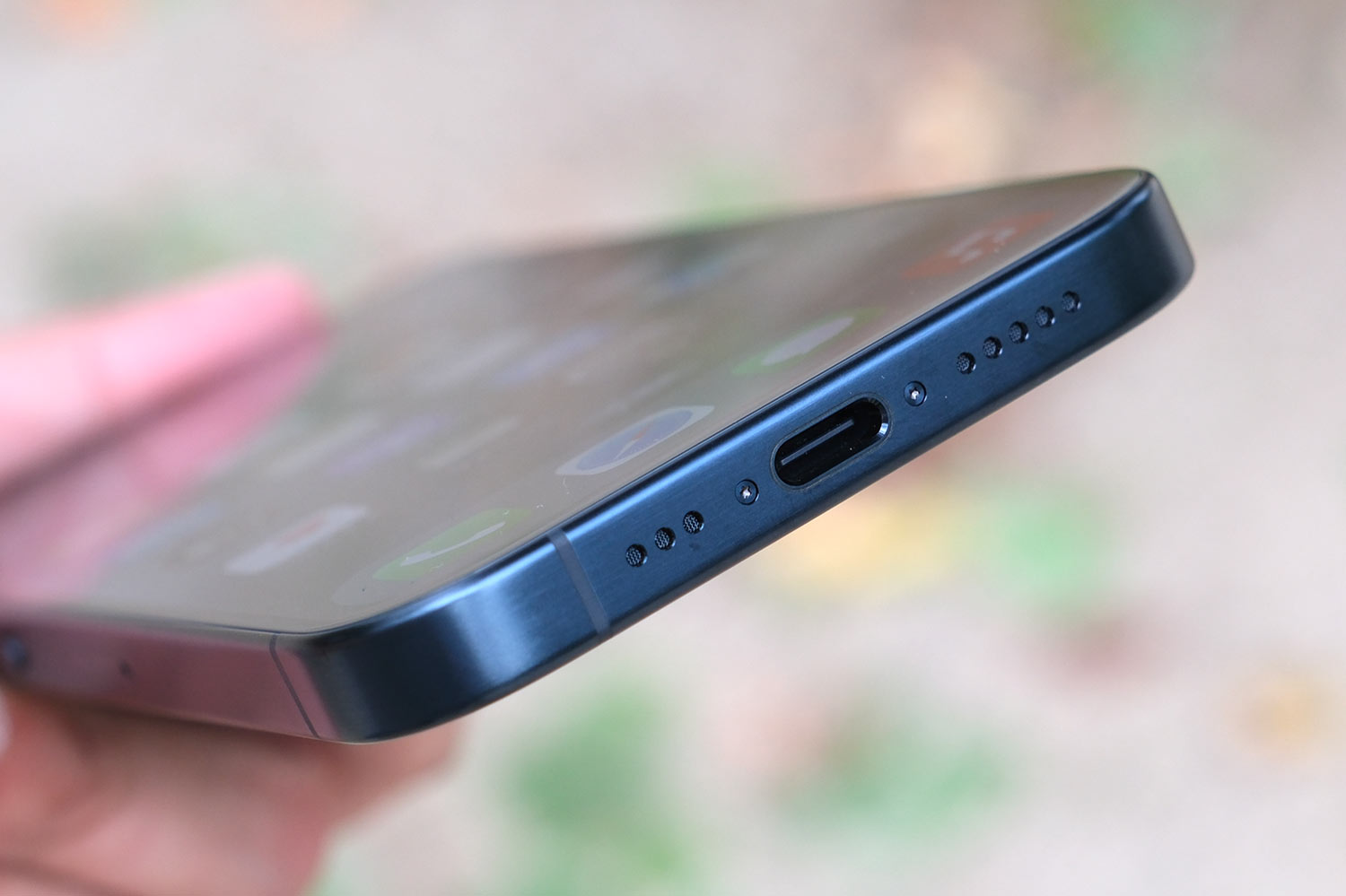 iPhone 15 Pro USB-Cポート