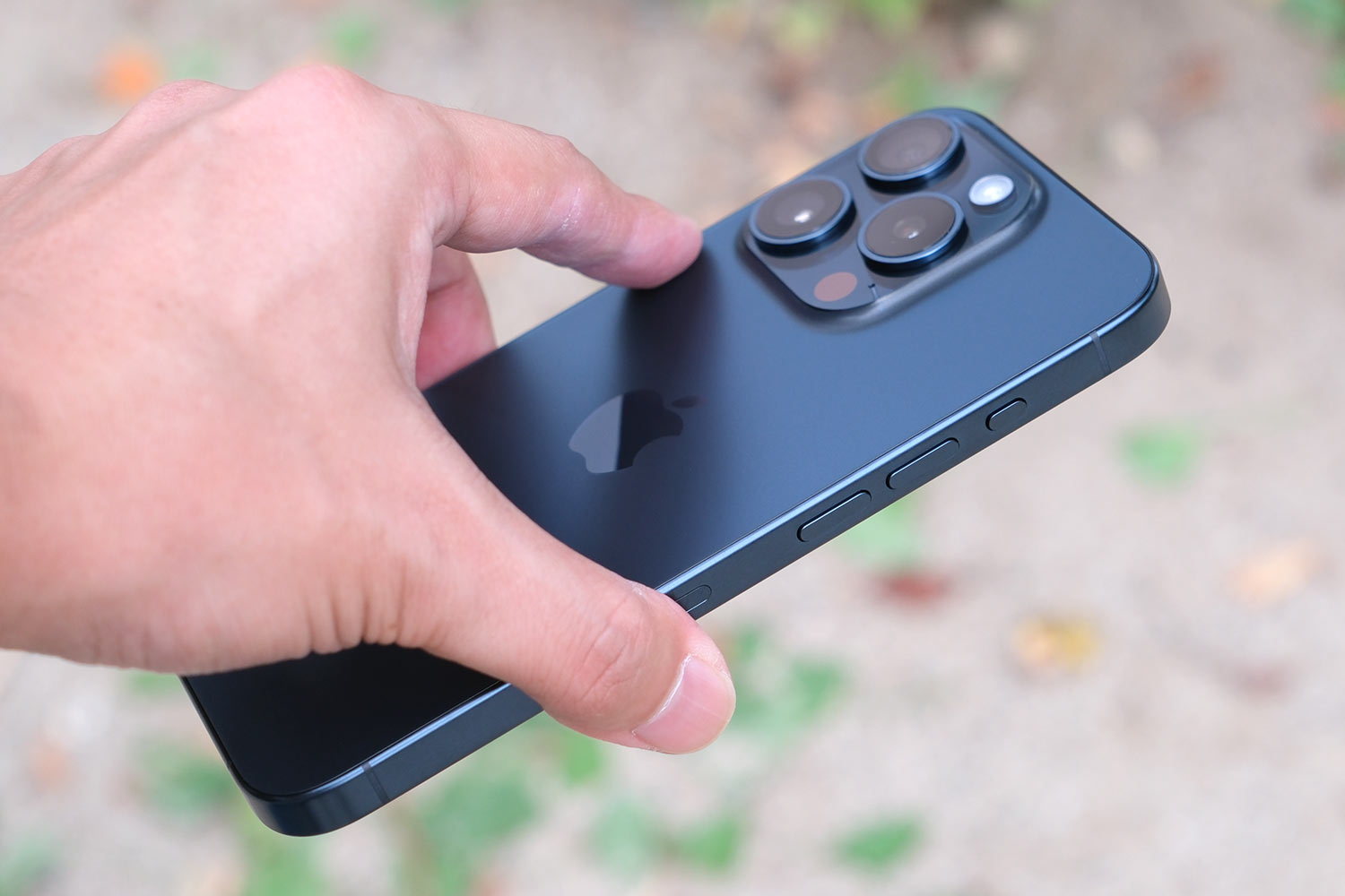 iPhone 15 Pro 背面デザイン
