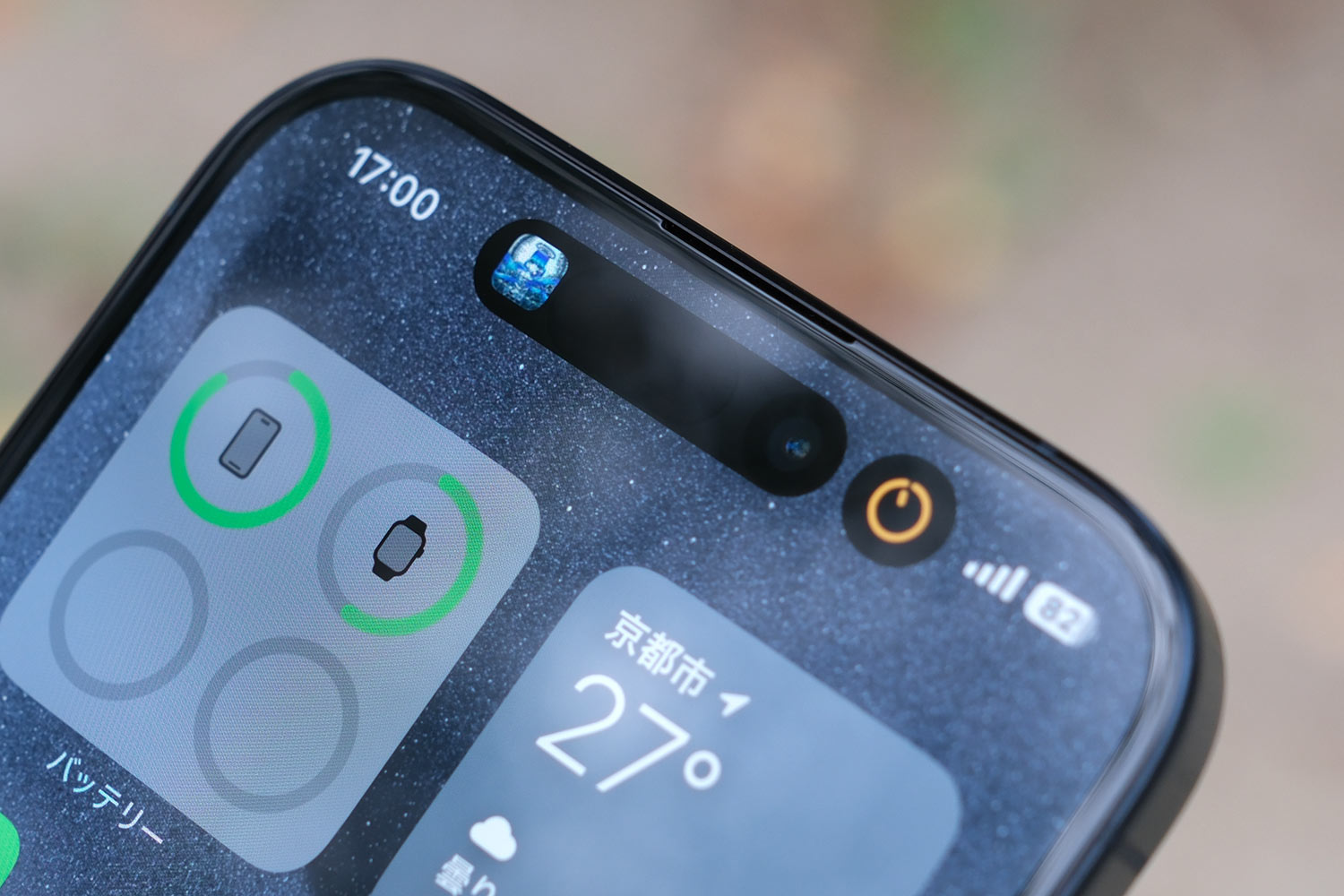 iPhone 15 Pro Dynamic Island ミュージックアプリと時計アプリ