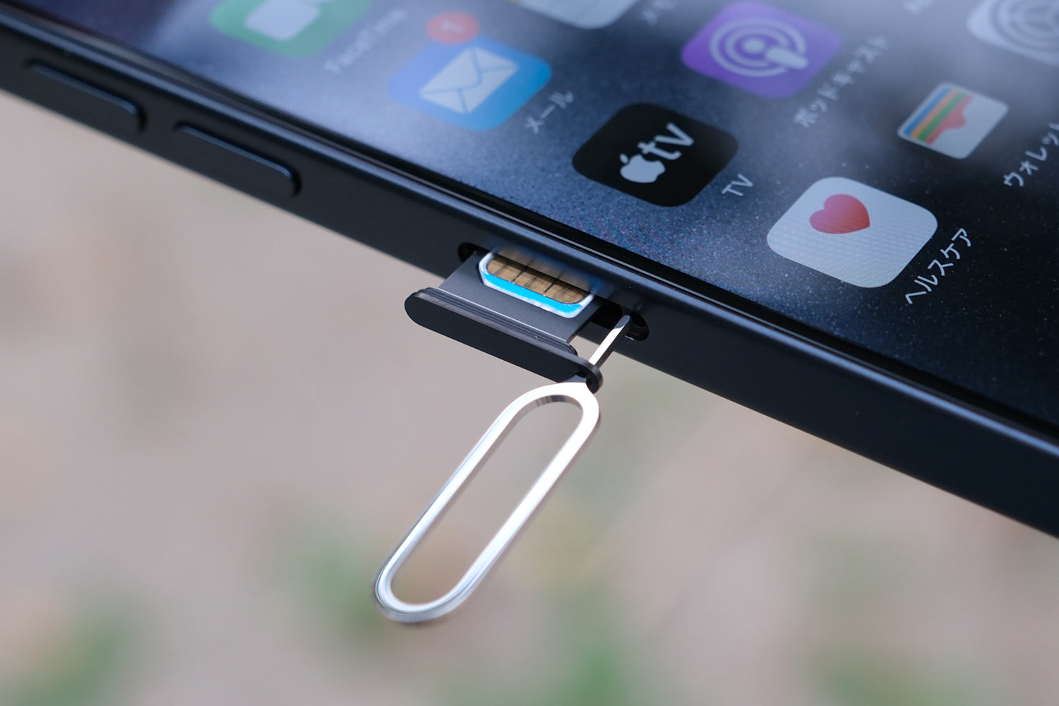 iPhone 15 Pro SIMカードスロット