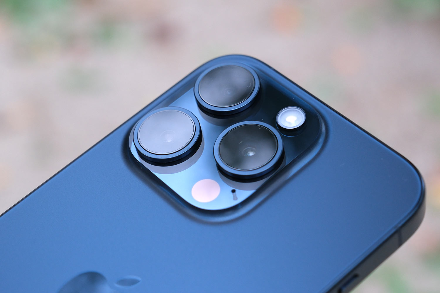 iPhone 15 Pro リアカメラ