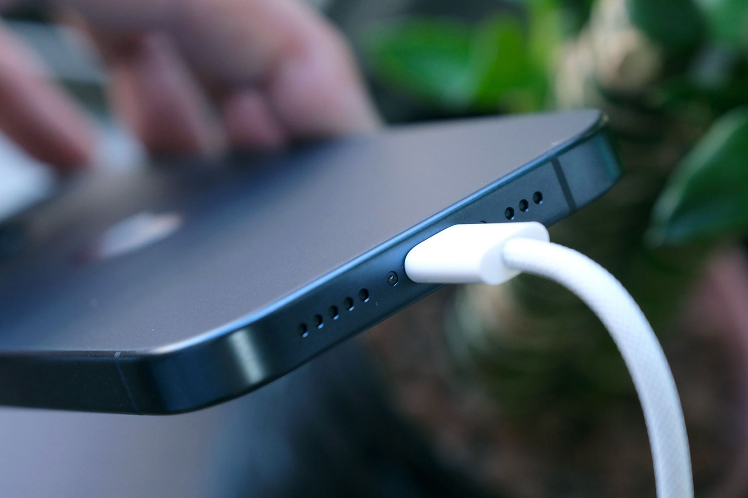 iPhone 15 ProをUSB-C接続する