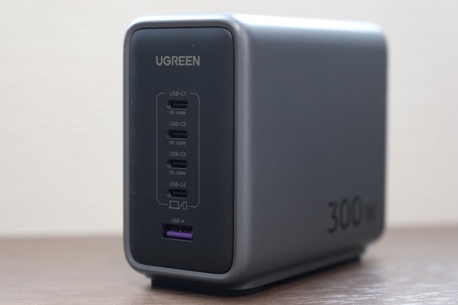 UGREEN Nexode 300W 充電ポート