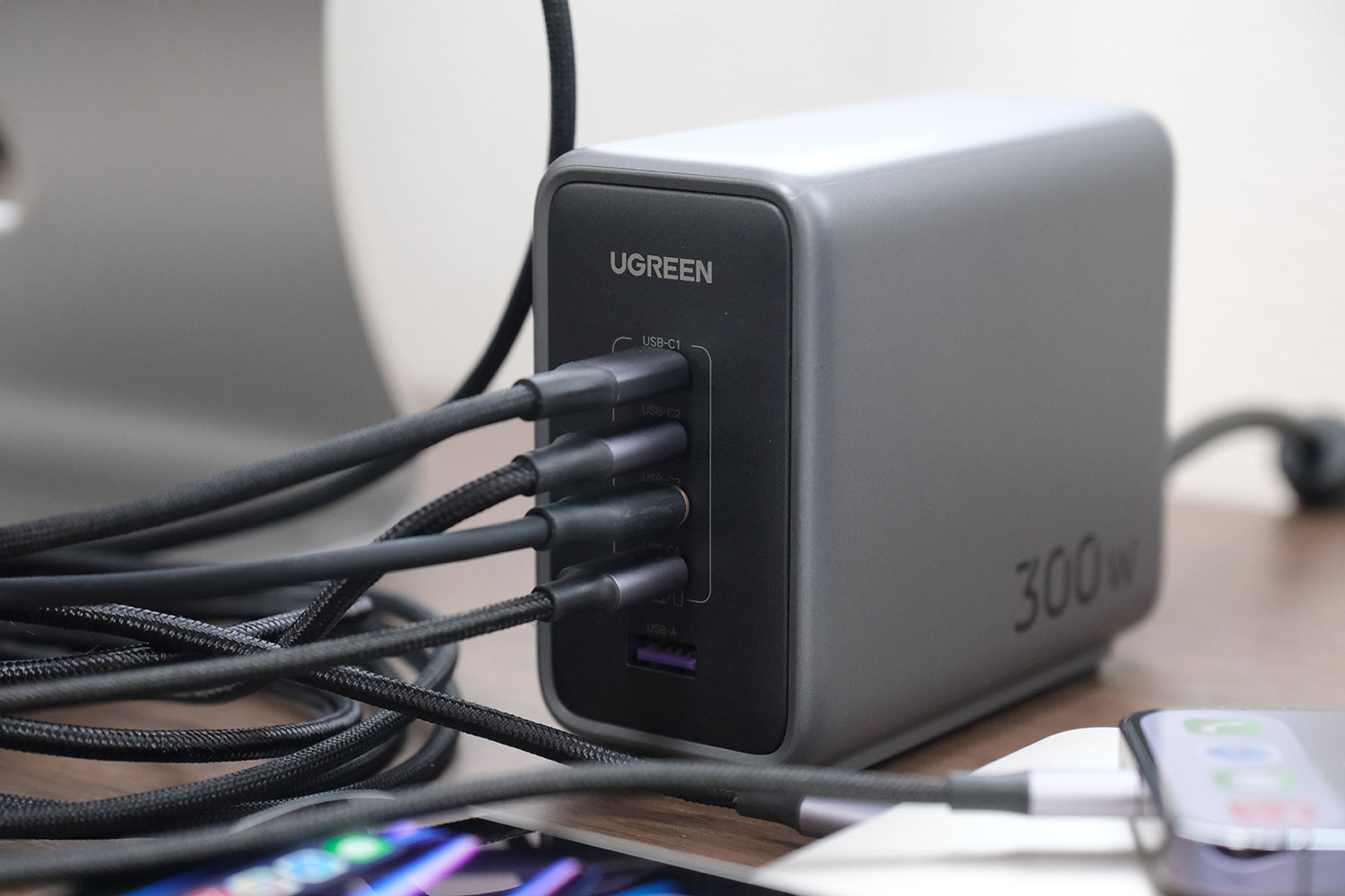 UGREEN Nexode 300W 端末を接続した状態