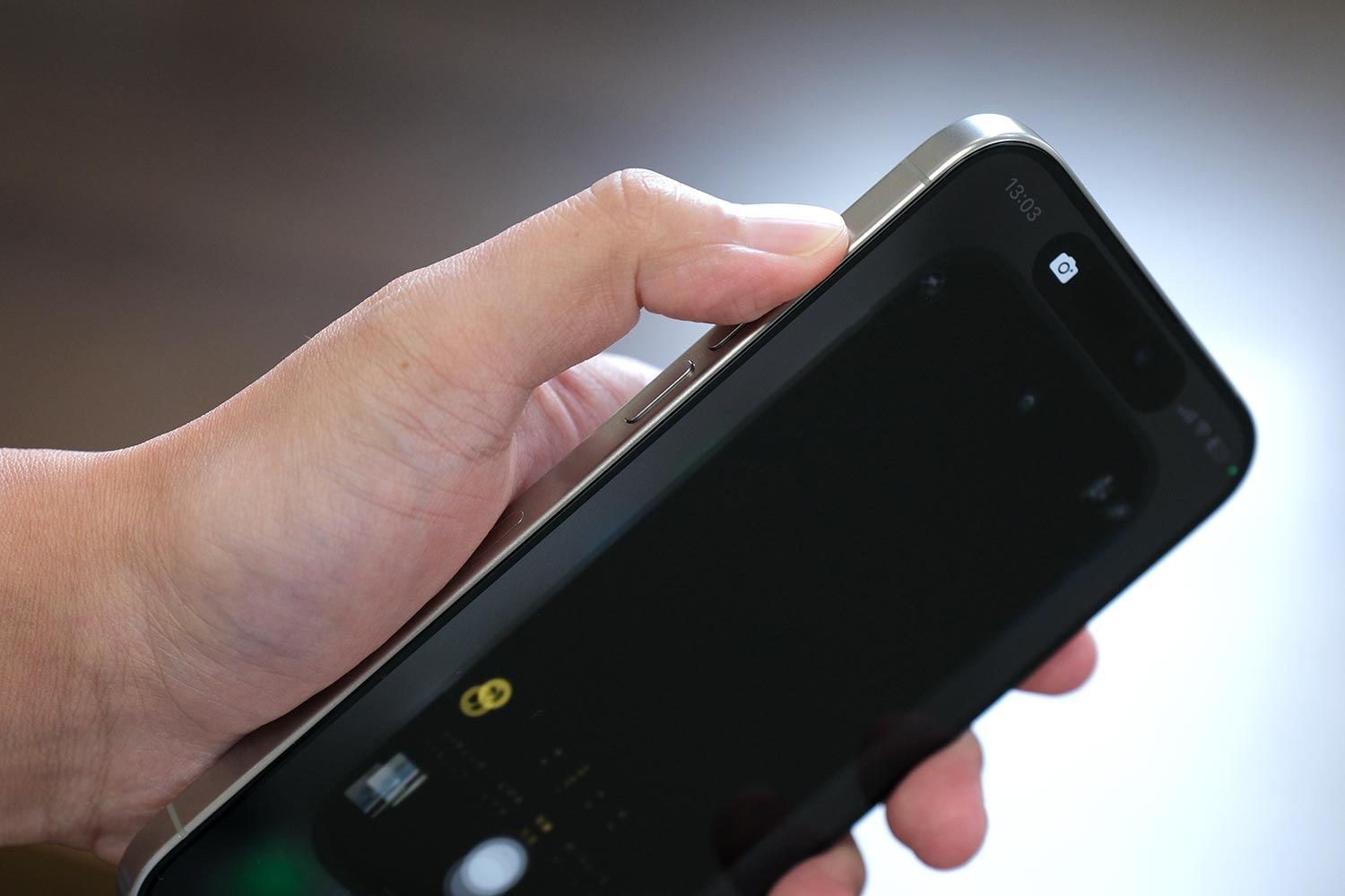 iPhone 15 Pro Max アクションボタン長押し