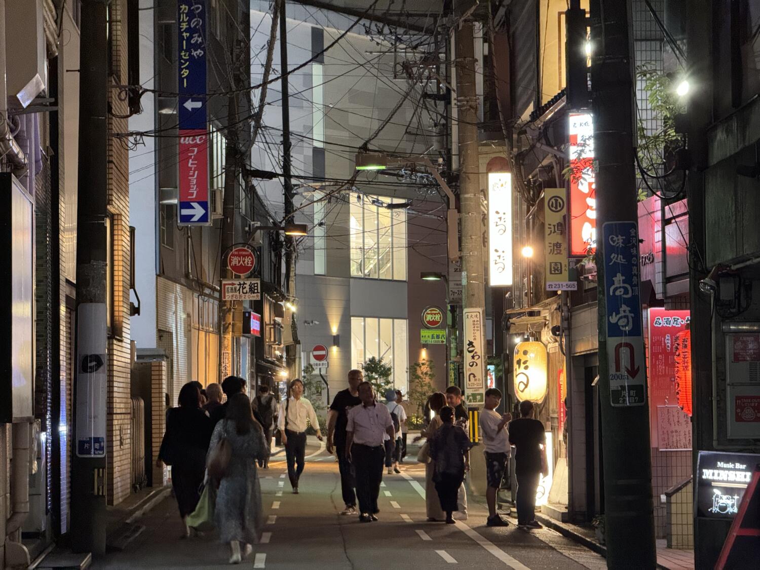 iPhone 15 Pro Max 望遠5倍で撮るの街を撮影