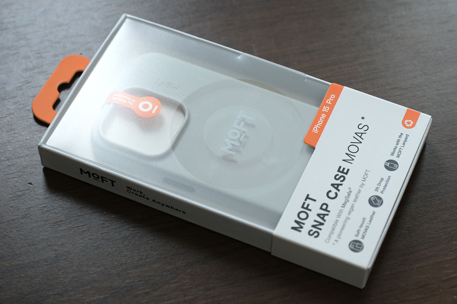 MOFT MOVAS レザーケース for iPhone 15 パッケージ