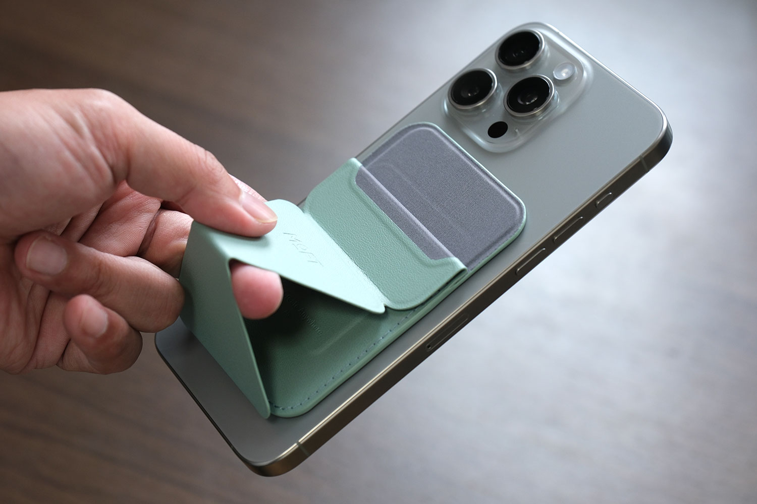 iPhone 15 Pro Max + Moft Snap Onスタンド