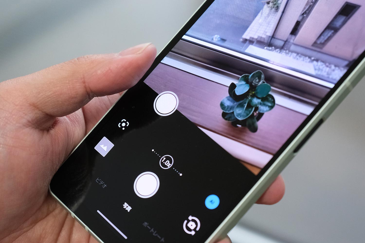 AQUOS sense8 フローティングシャッターボタン