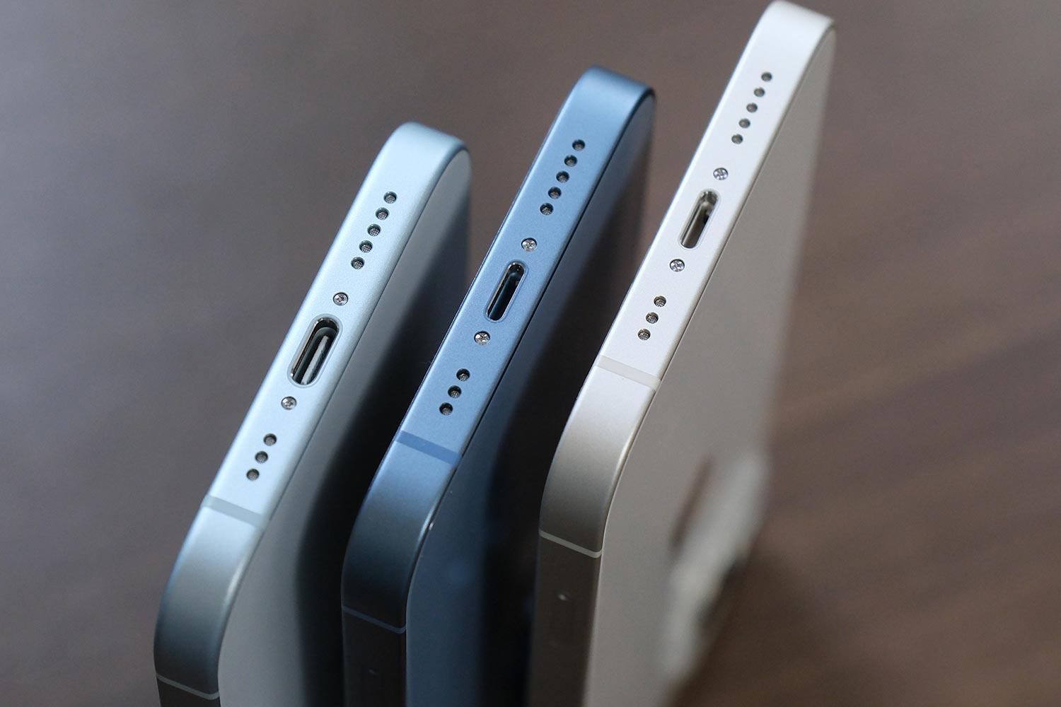 iPhone 15 / 14 / 13 充電ポートを比較