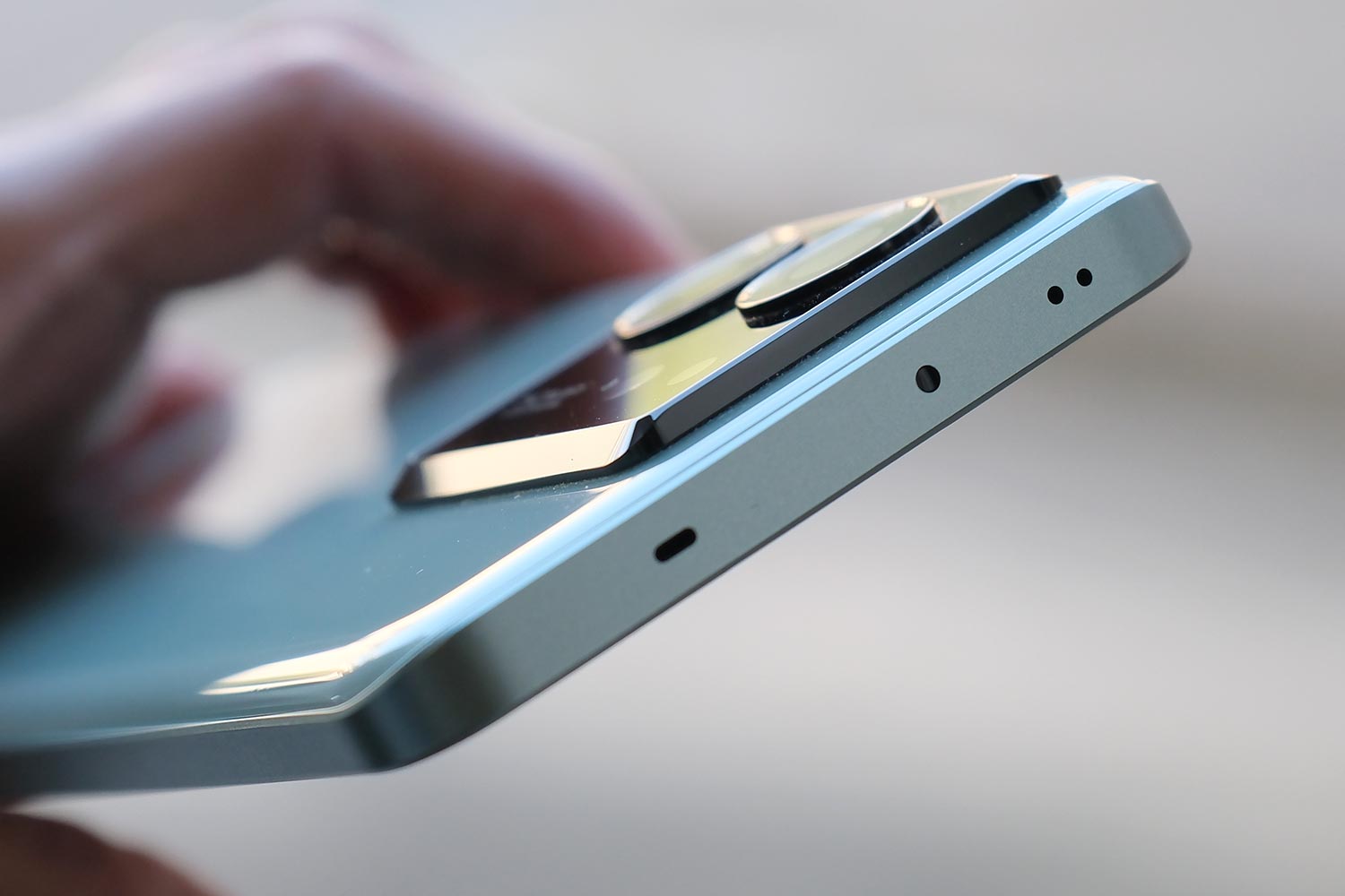 Xiaomi 13T 筐体上のサイドフレーム