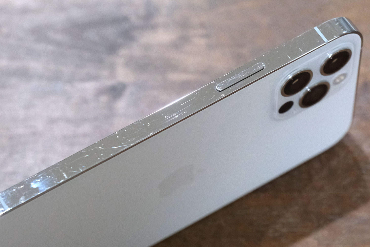 iPhone 12 Pro 細かい傷