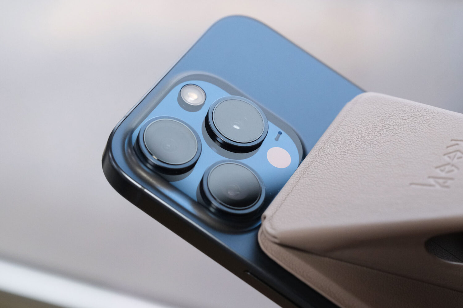 iPhone 15 Pro カメラ 傷の状況