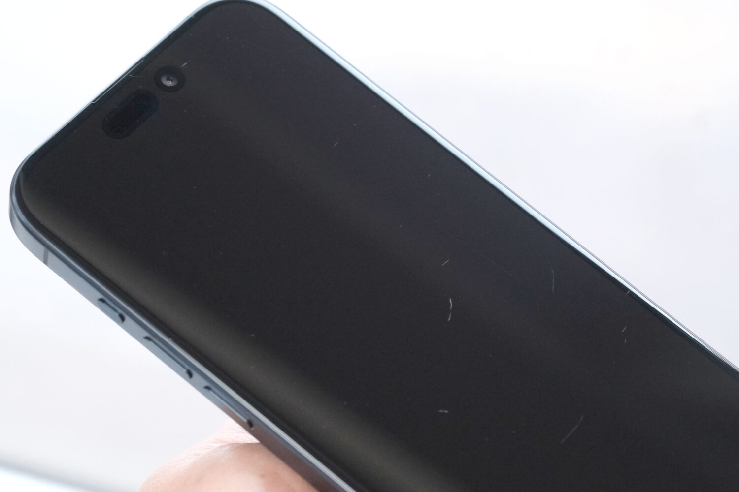 iPhone 15 Pro 画面に傷