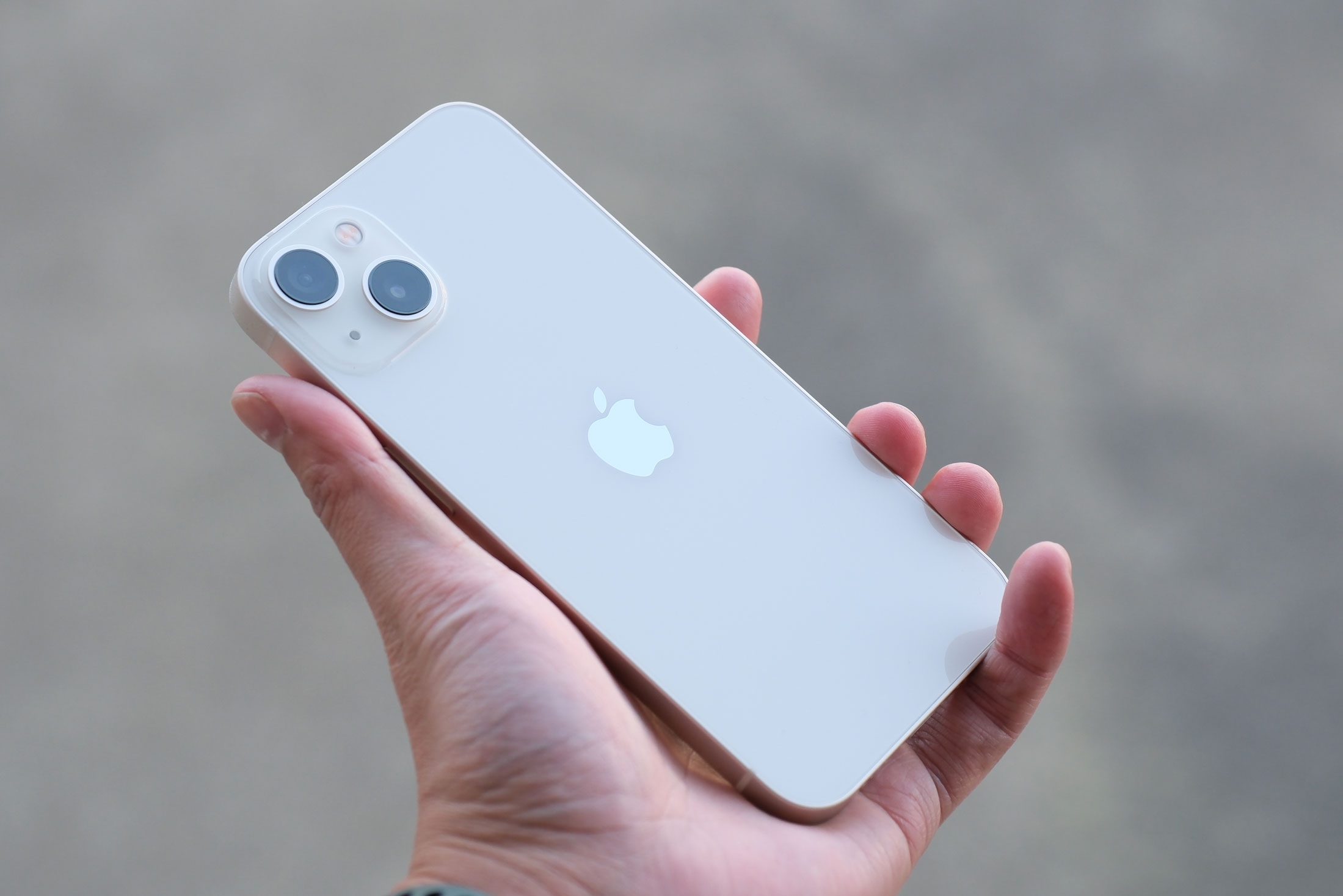 今、iPhone 13 を買ってもいい？まだ使える型落ち現役モデル！ | シン